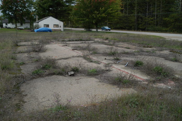 Hilltop Drive-In Theatre - September 2003 Photo
